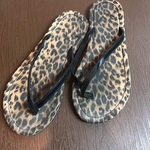 Leopard bottom flip flops